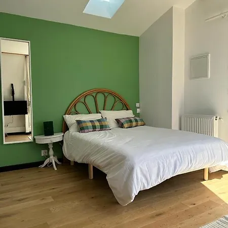 Green&purple 24-24 Access Apartment
